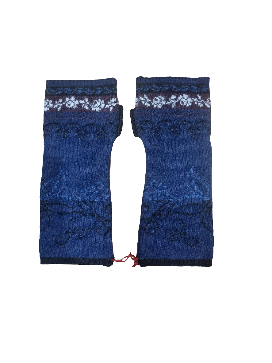 Little Alpaca Embroidered Mitts