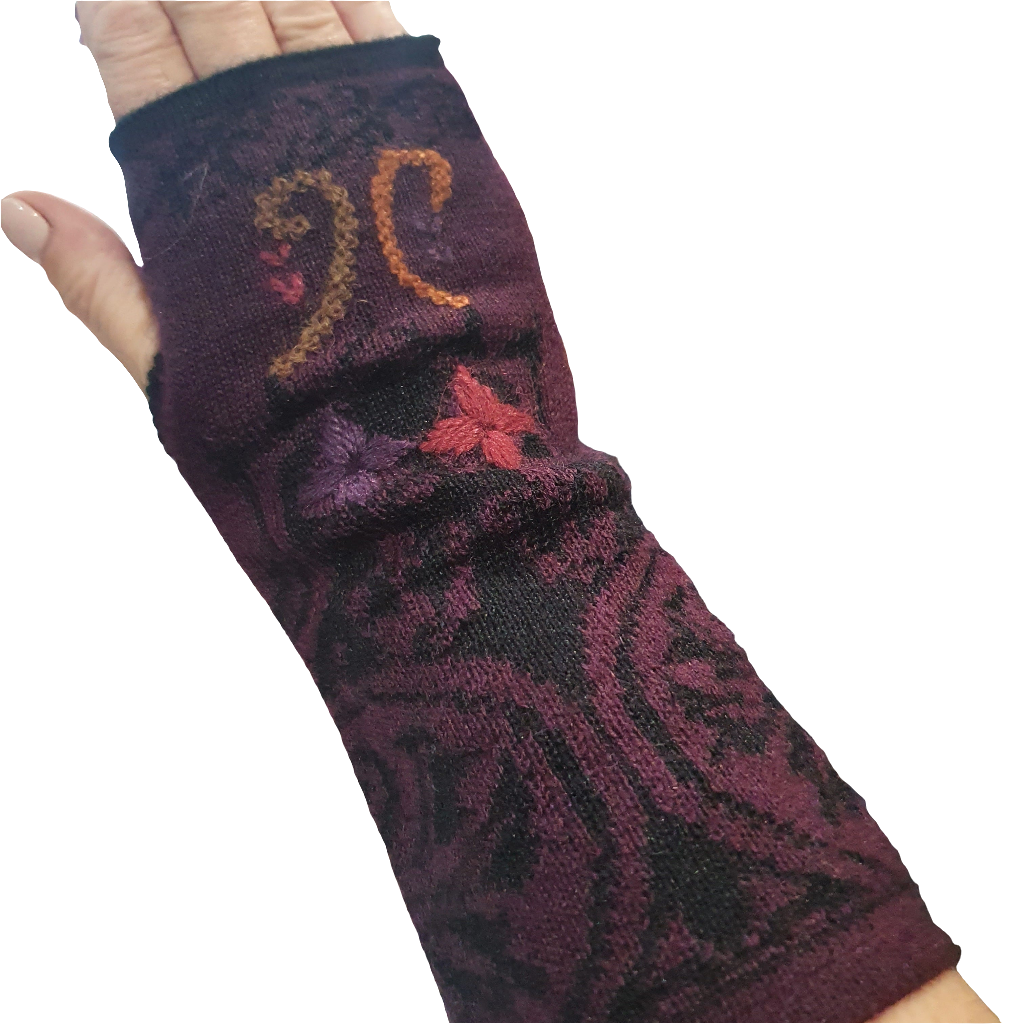 Little Alpaca Embroidered Mitts