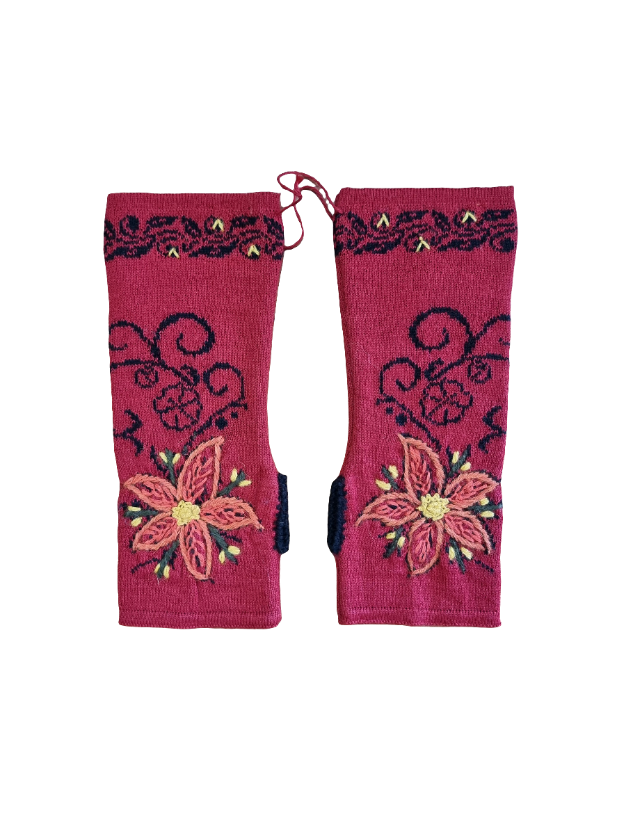 Little Alpaca Embroidered Mitts
