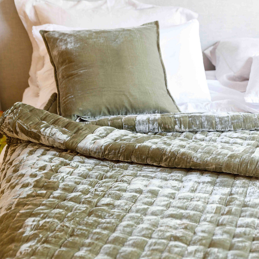 Her Shed Allure Silk Velvet Quilt
