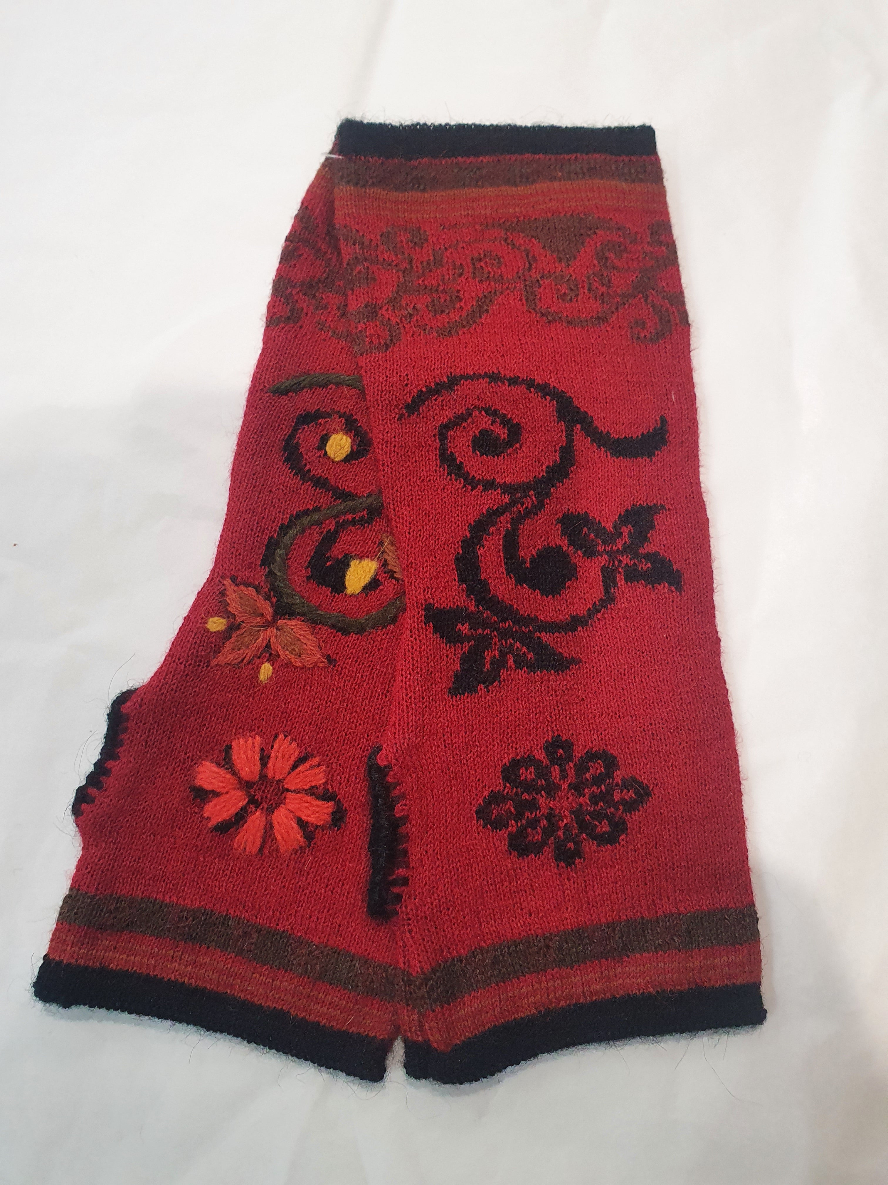 Little Alpaca Embroidered Mitts