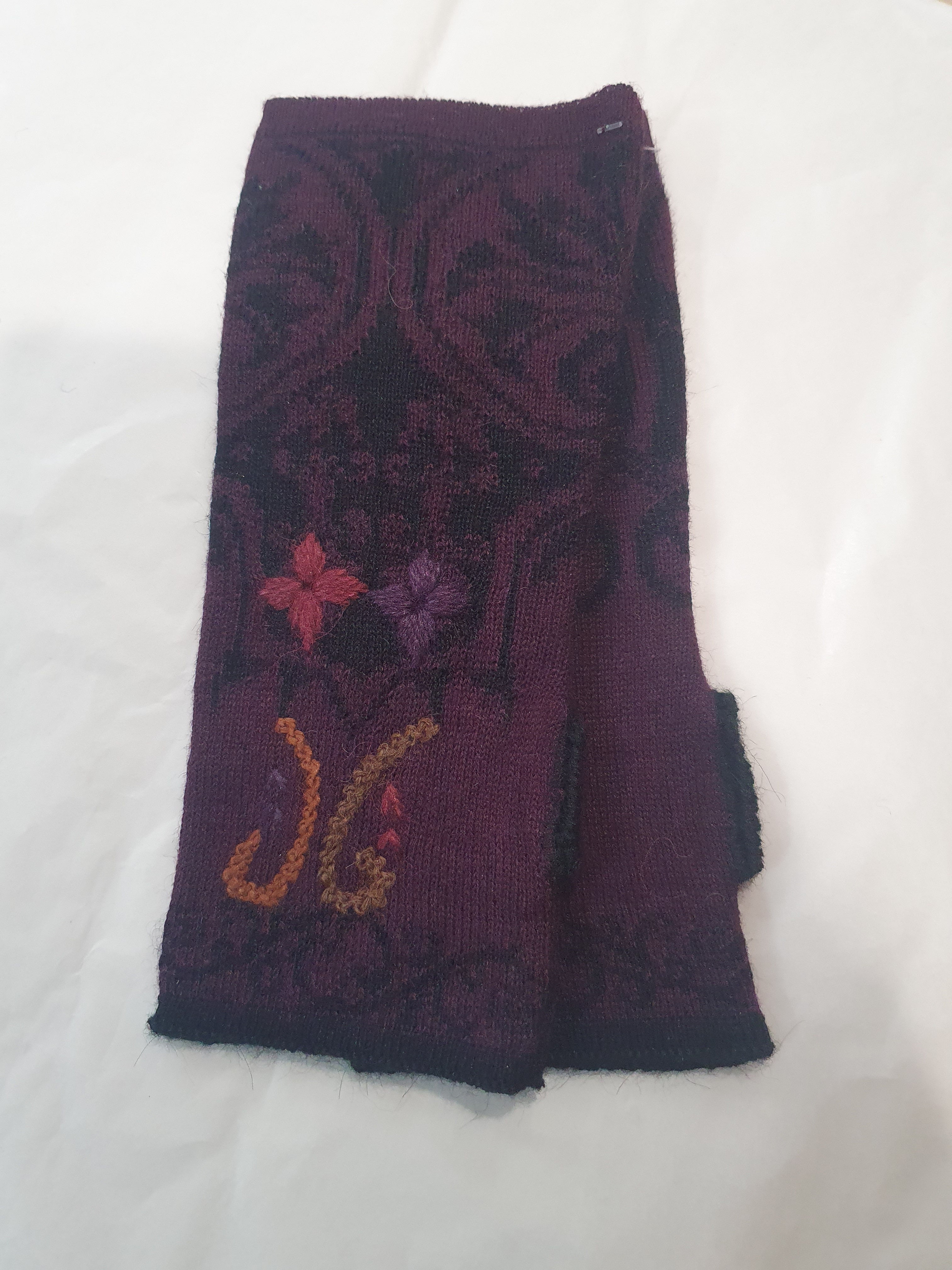 Little Alpaca Embroidered Mitts
