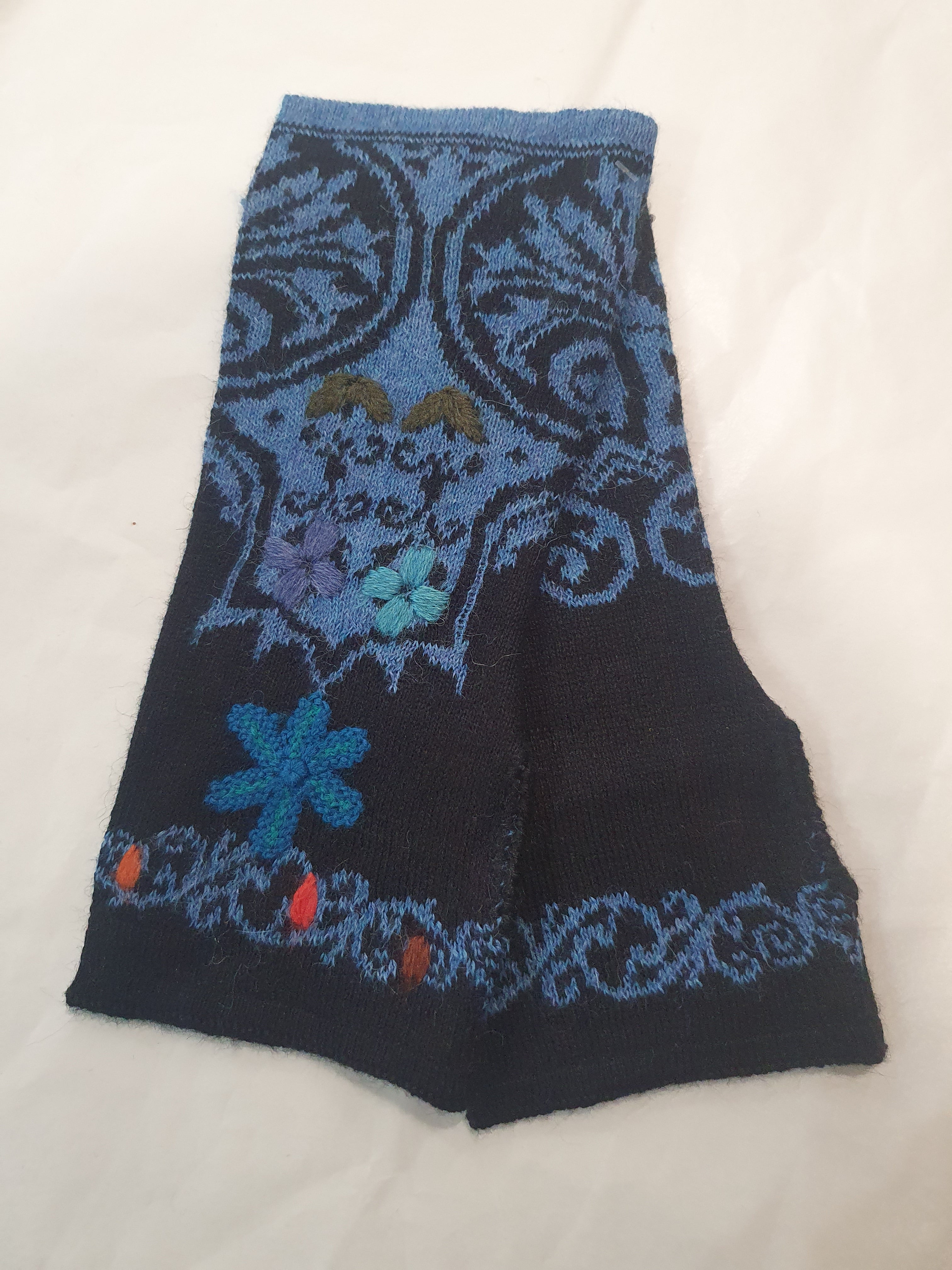 Little Alpaca Embroidered Mitts