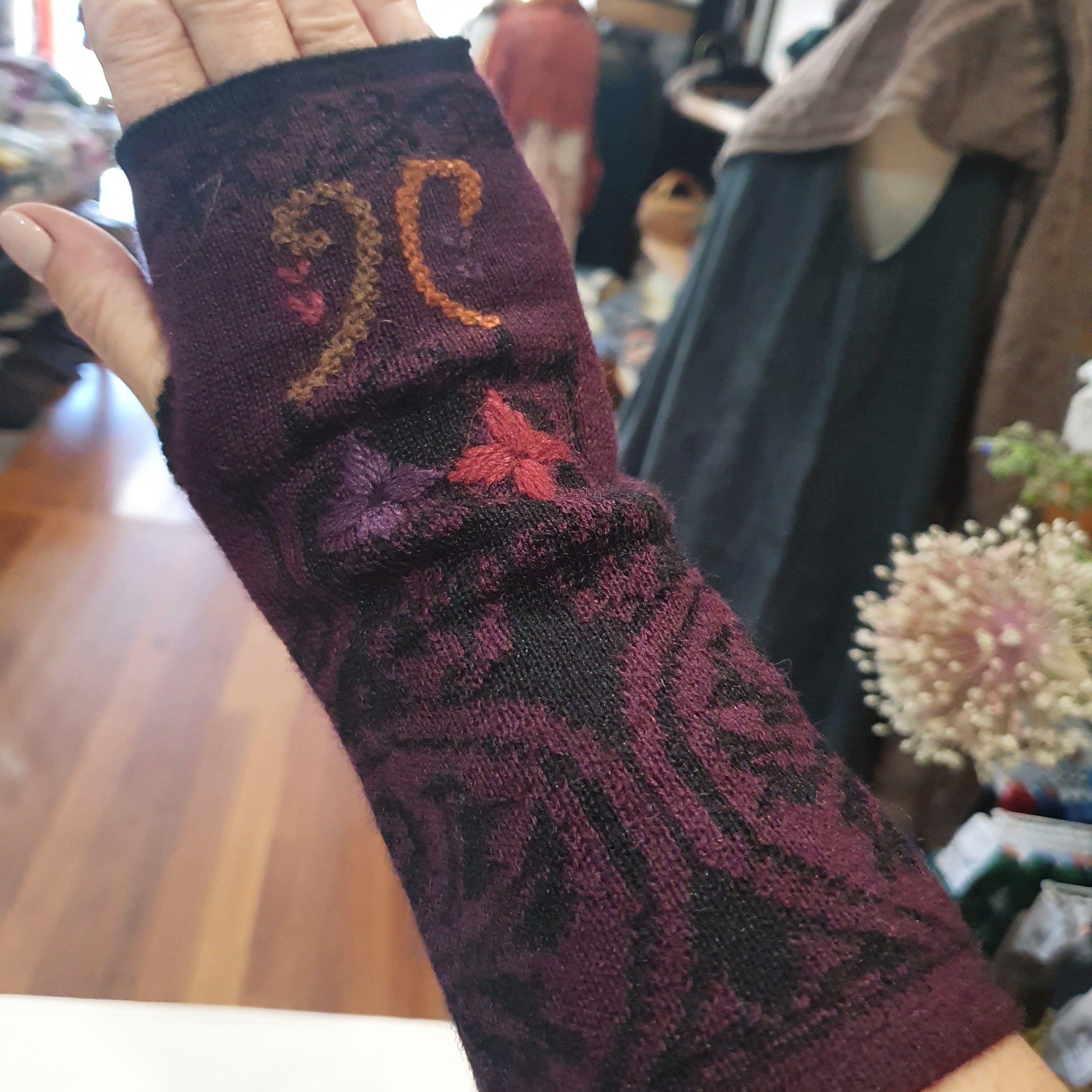 Little Alpaca Embroidered Mitts